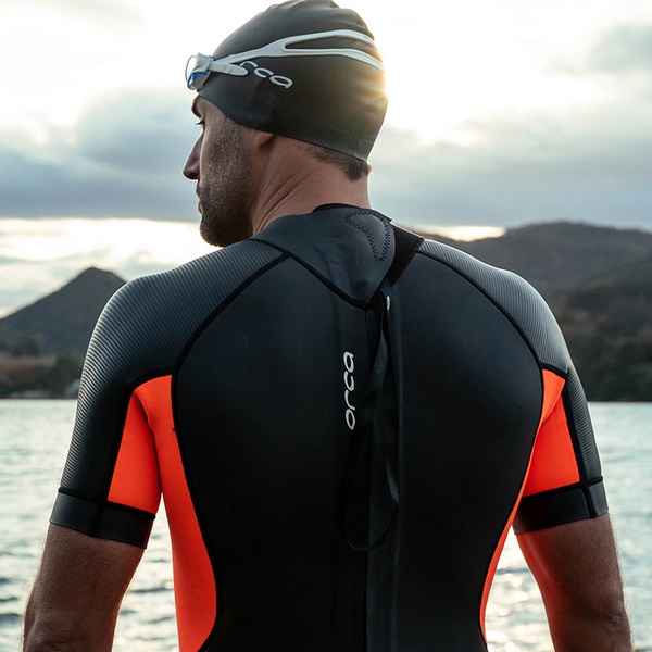 2026 Orca Mens Vitalis Back Zip Open Water Swim Shorty Våddragt NN2Y0 - Black